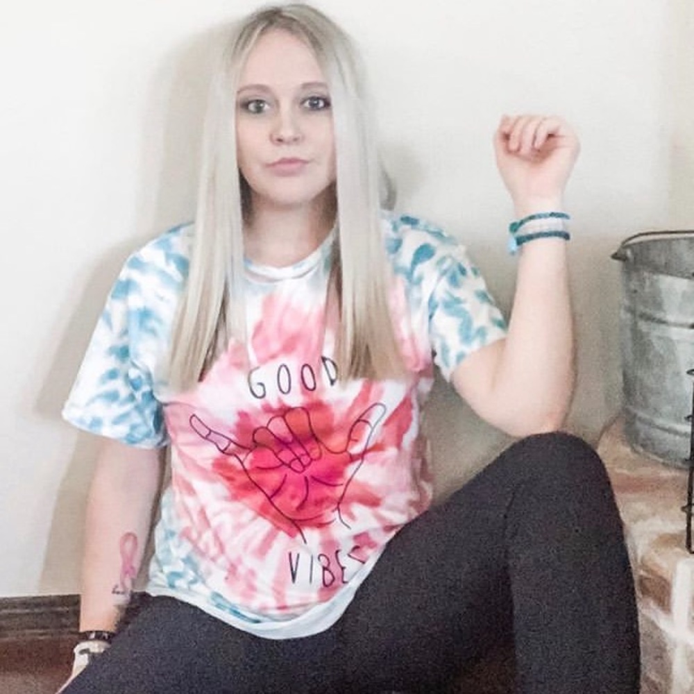Good vibes the dye distressed tee